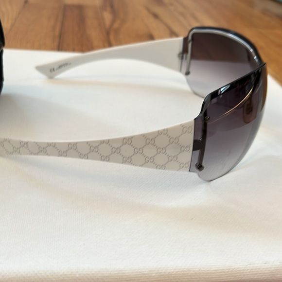 Authentic vintage Gucci Mask shaped frame sunglasses with case! - Picture 4 of 10